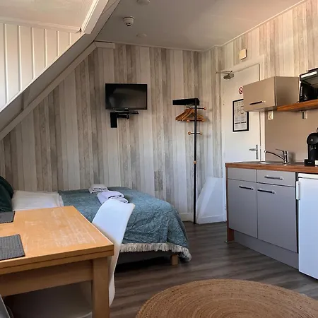 Bed & Breakfast Hotel Zandvoort 4*